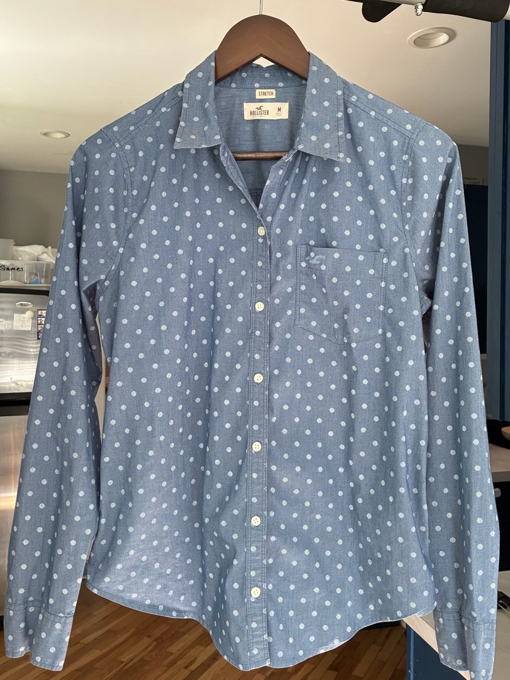 Hollister Light Blue Polka Dot Long Sleeve Button-Up Shirt medium stretch